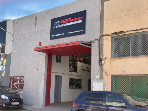 Fachada del taller ABR Motor en Calle Montevideo, Málaga